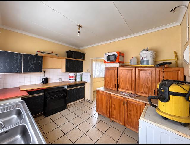 5 BEDROOM HOUSE FOR SALE IN VANDERBIJLPARK CW 3